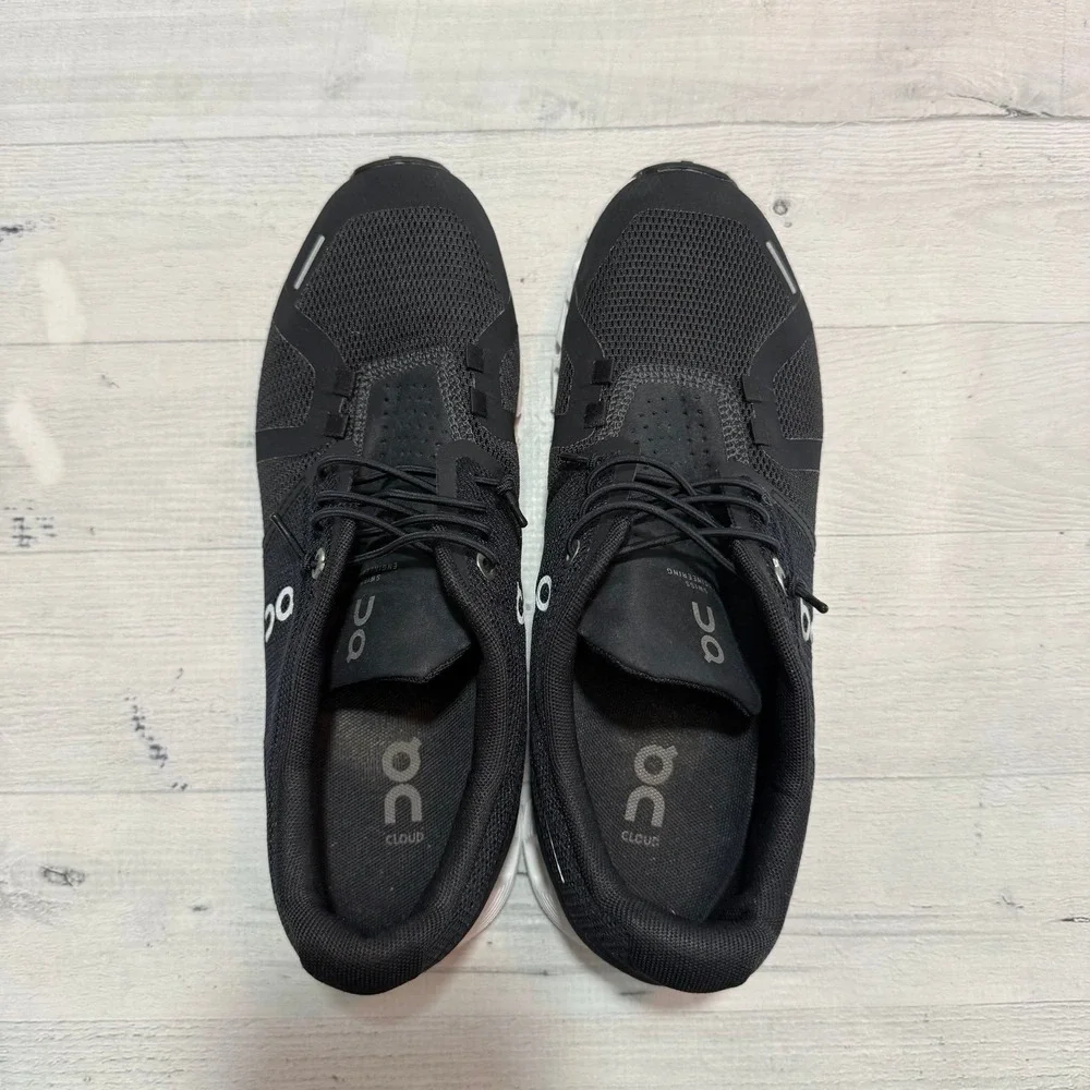 ON cloud 5 womens black shoes size 8